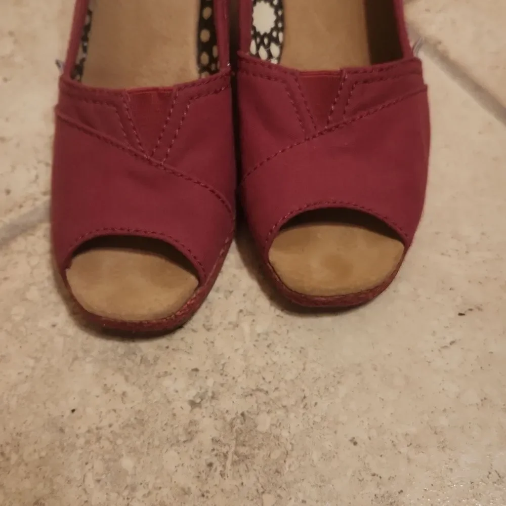 Toms Women's Pink Canvas Heeled Wedge Open Peeptoe Sandals Size 8.5